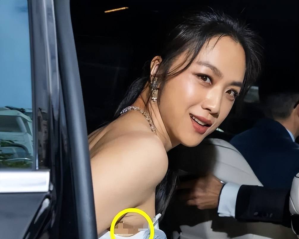 都曾非常大胆的展示自己的腋下腋毛