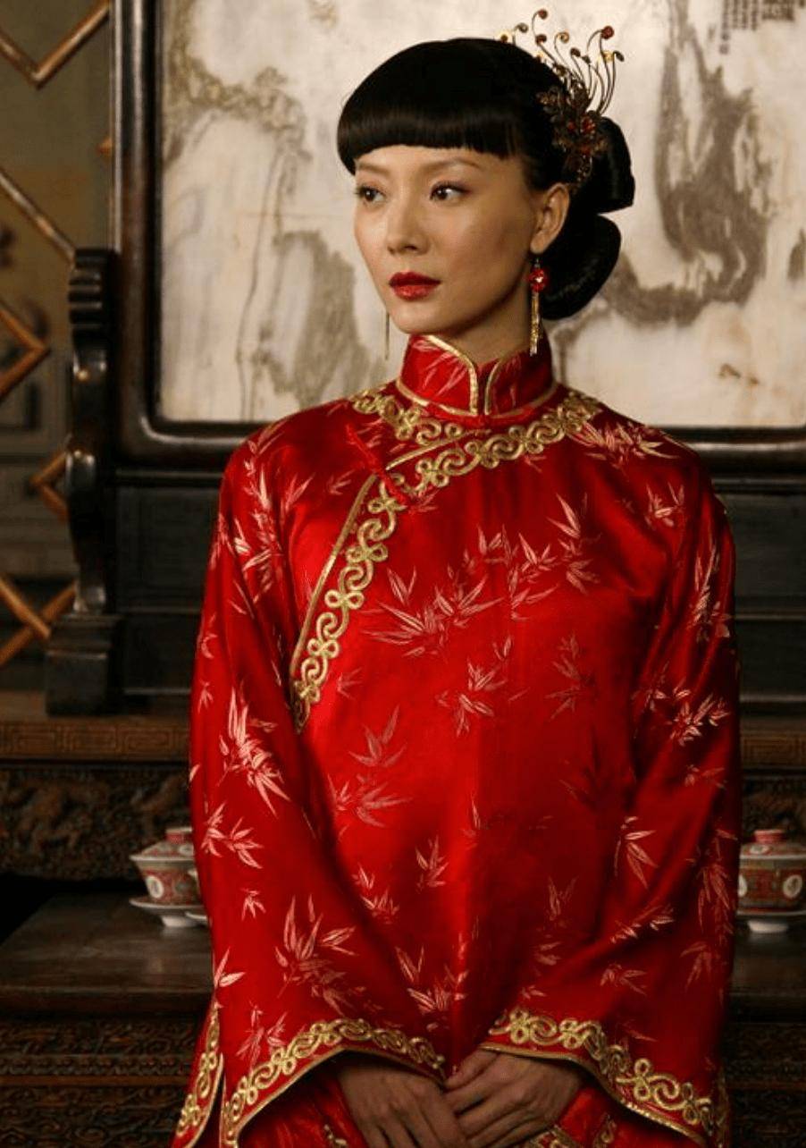 凭借电视剧《铁梨花》,她获得了最佳女演员奖;而《完美关系》中的