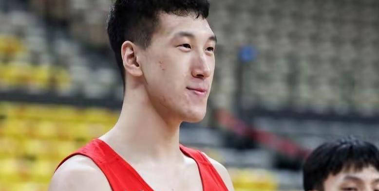 中国男篮42分大胜，揭秘三大隐忧！三分射手失常，夜观三球员拖后腿