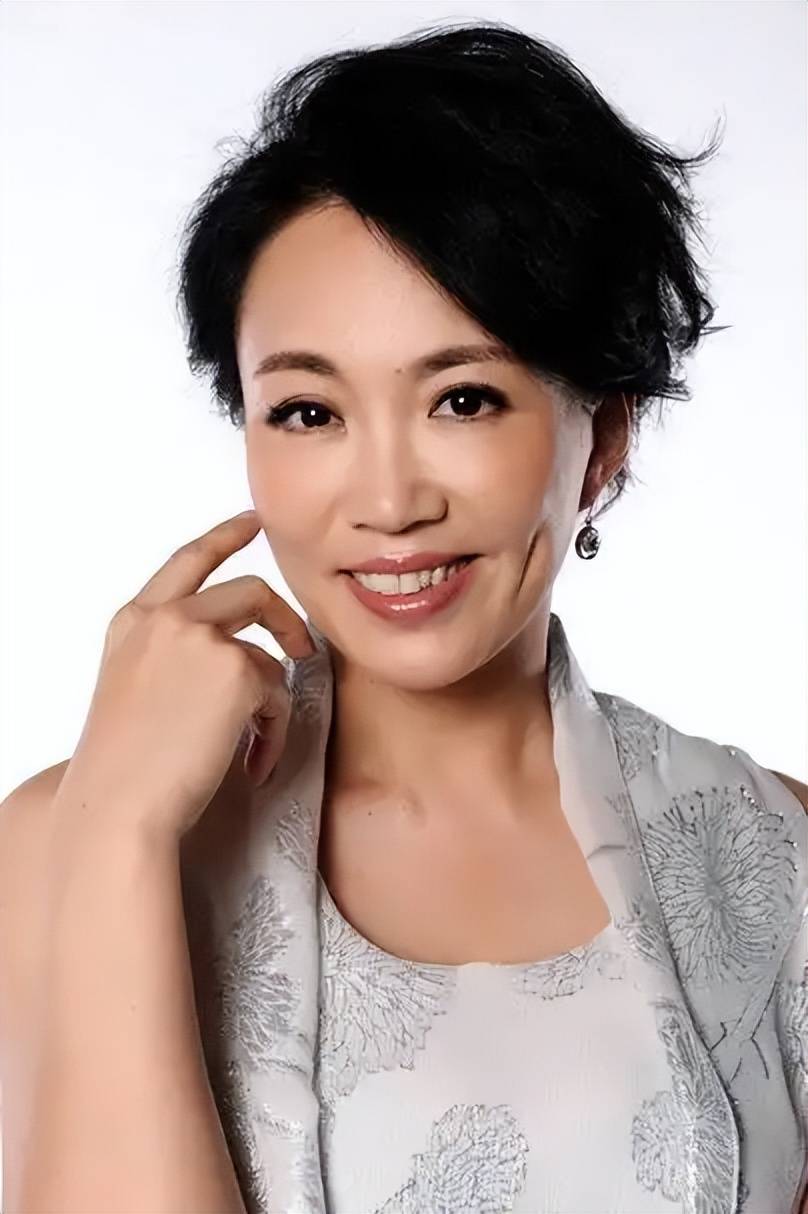 演员马丽:国家一级演员,被丈夫宠爱31年,戏红人不红也快乐