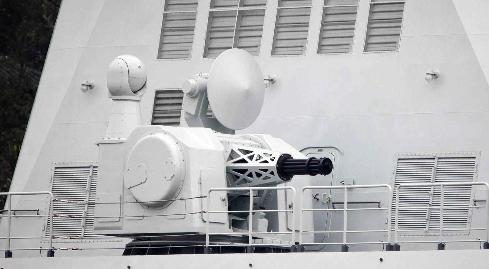 中国最强近防炮!射程5000米,每分钟速射11000发炮弹