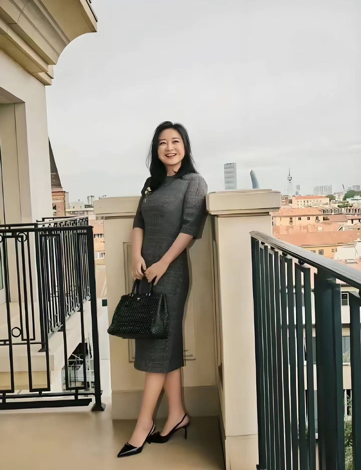 面相变了?贾玲近照曝光,体重反弹回归原状,网友评论一边倒