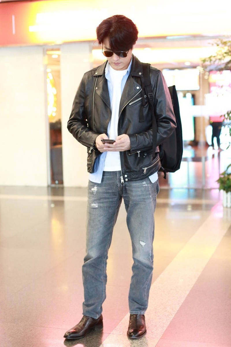 让48岁靳东来告诉你,中年男人:为什么劝你"衣不塞裤腰,裤不紧身"?