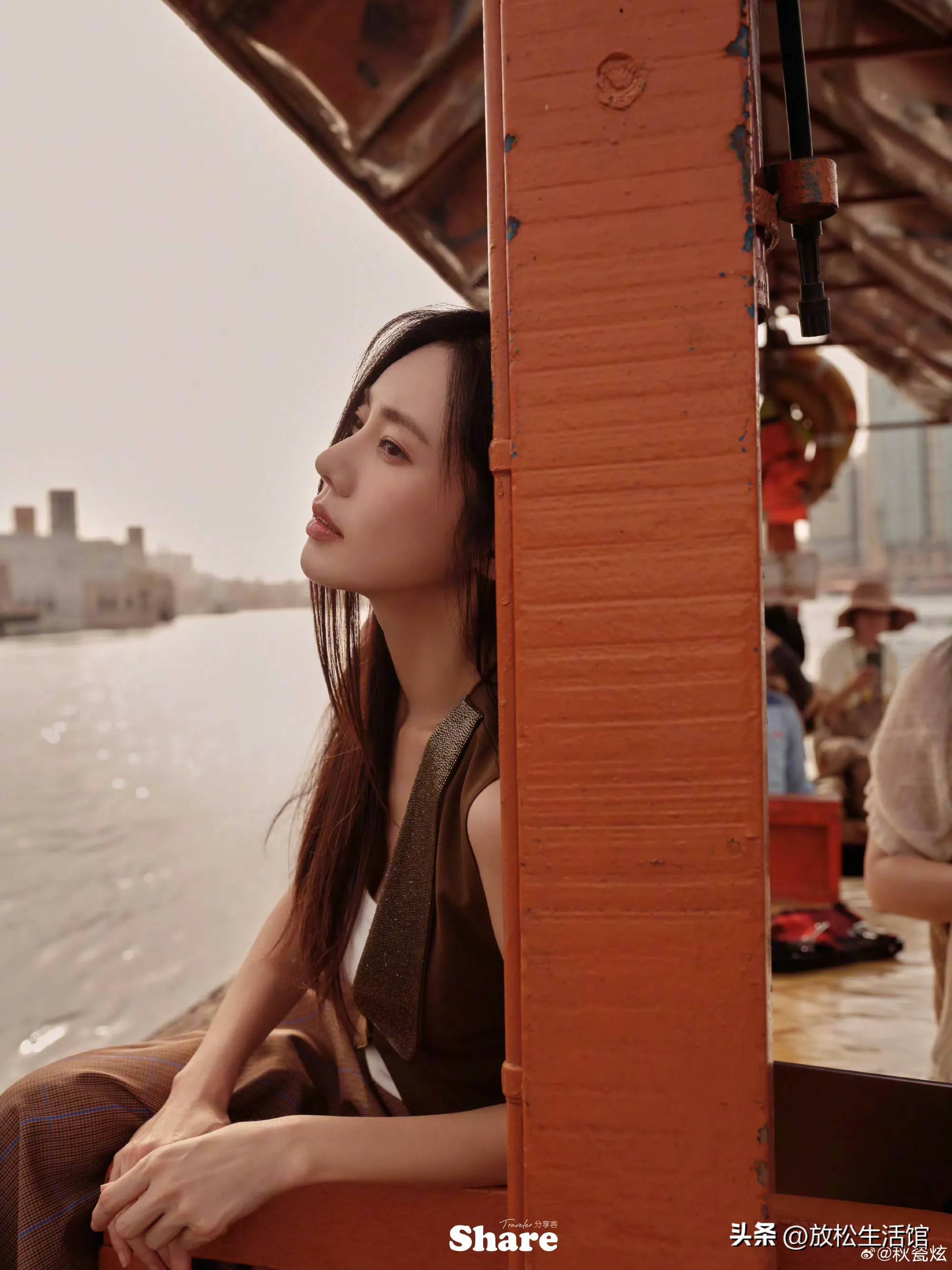 前凸后翘秋瓷炫,明媚如阳光一般,撩人心弦!