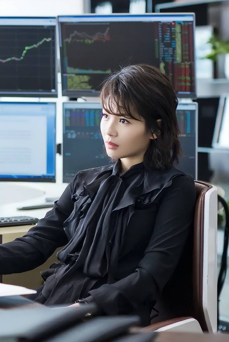 随后,正午阳光再次将《欢乐颂》中安迪的角色交给了刘涛,人戏相互成就