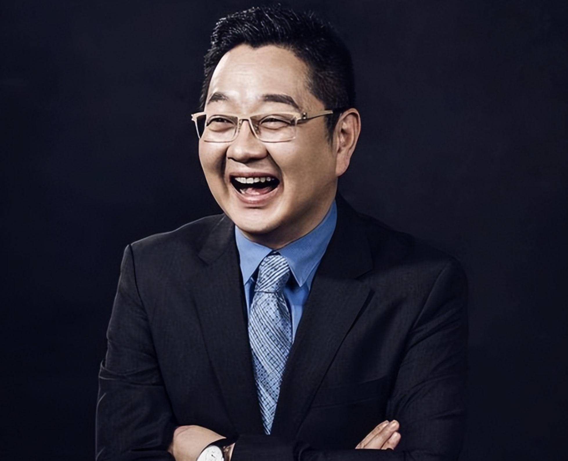 从央视名嘴到跳梁小丑跌下神坛的张绍刚到底做错了什么