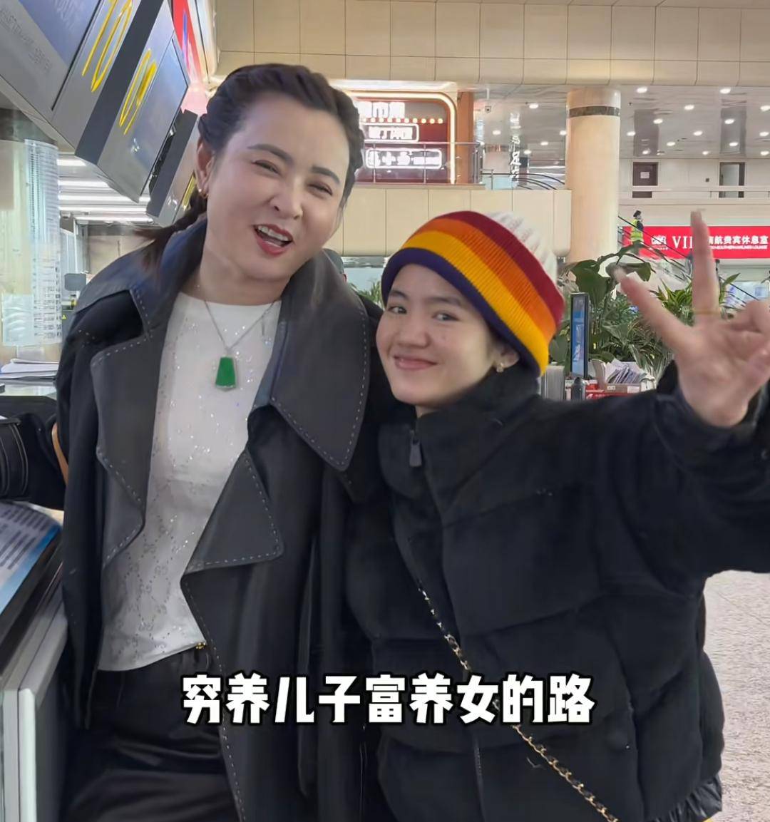 晋妈带着李勒优给儿媳送生日惊喜,俩人亲手做蛋糕和花束,好婆婆