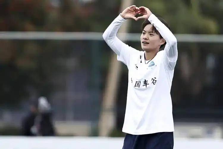 武汉江大女足爆冷失利：王霜加盟引发连锁反应