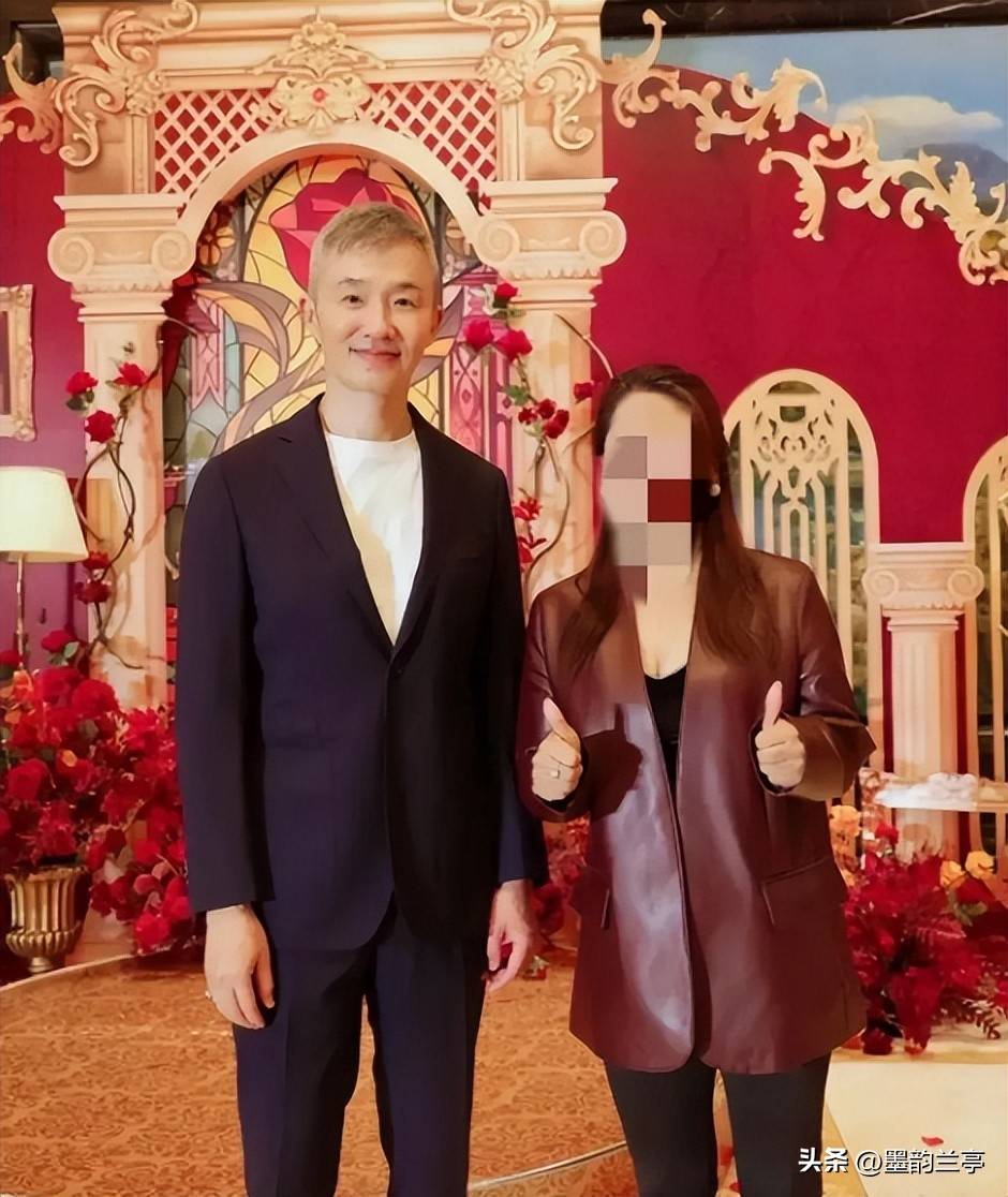 程雷近况曝光,沦落当婚礼司仪,和王冠再搭档,结局太可惜