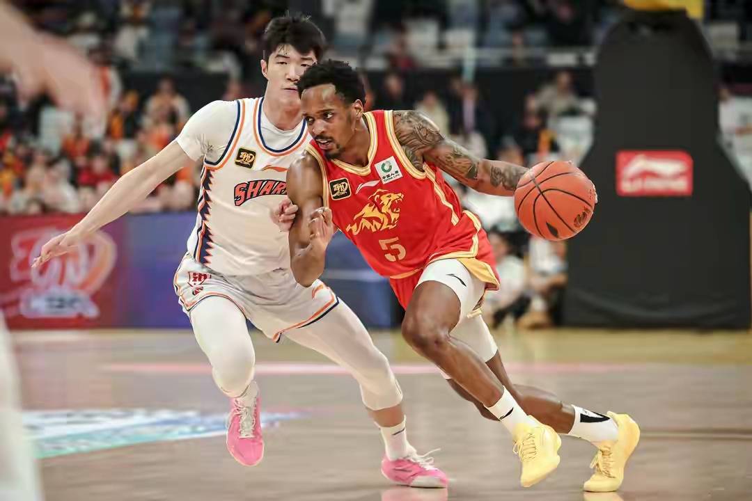 从 NBA 到 CBA，塔克空降广厦，共赴新赛季