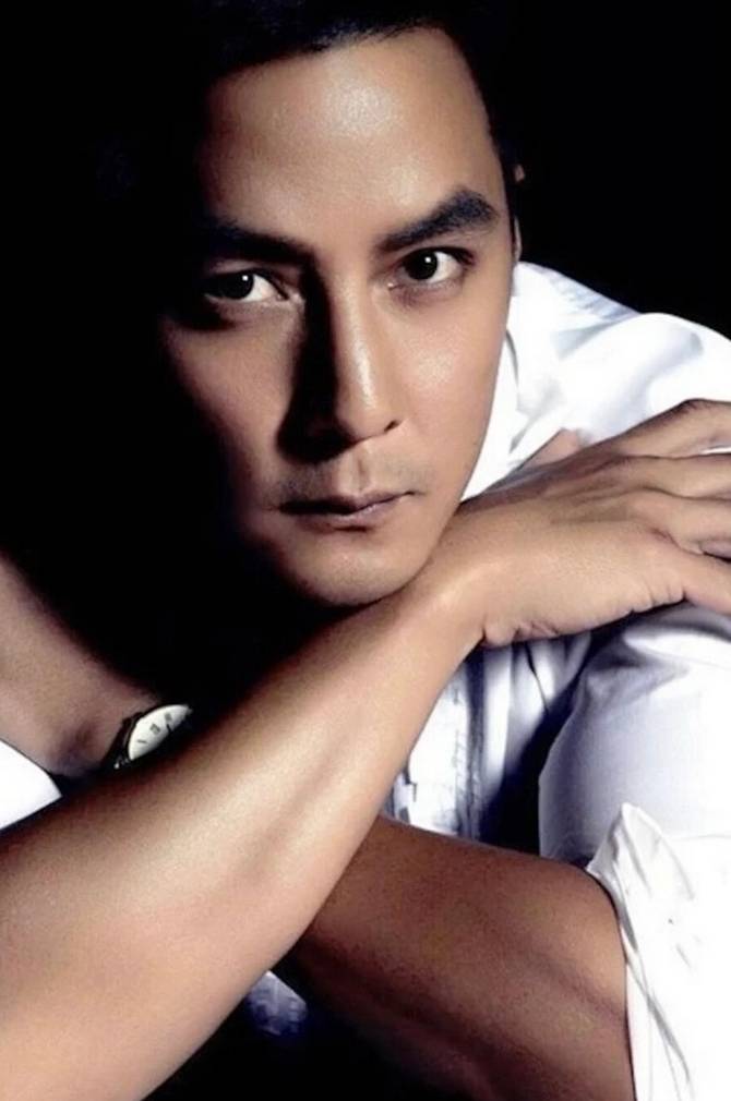 吴彦祖ai英语课预售破亿!男神转身导师撬动千亿颜值经济