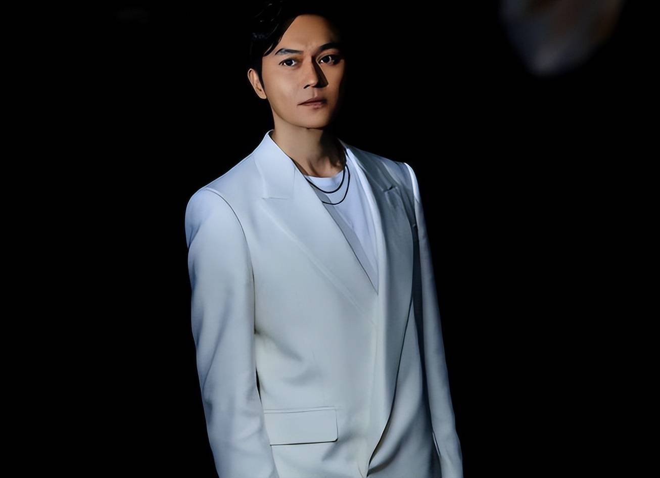 张智霖被曝住院,身穿病号服满脸憔悴,病因曝光,知情人透露细节