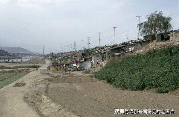 70年代汉城清溪川：从历史动脉到臭水沟的转变