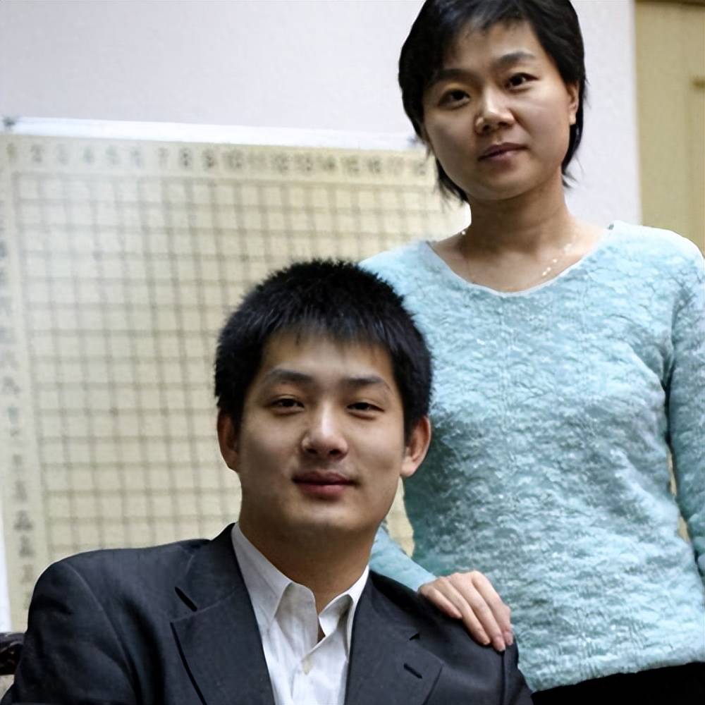 围棋男神常昊,和大8岁师姑结婚,遭聂卫平反对,妻子如今很显老