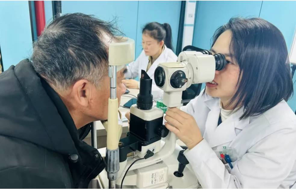 “打好眼底持久战 注守光明”，郴州爱尔开启眼底病诊疗新模式，郴州爱尔携手社区举办眼内注药中心发布会，助力眼底病防治