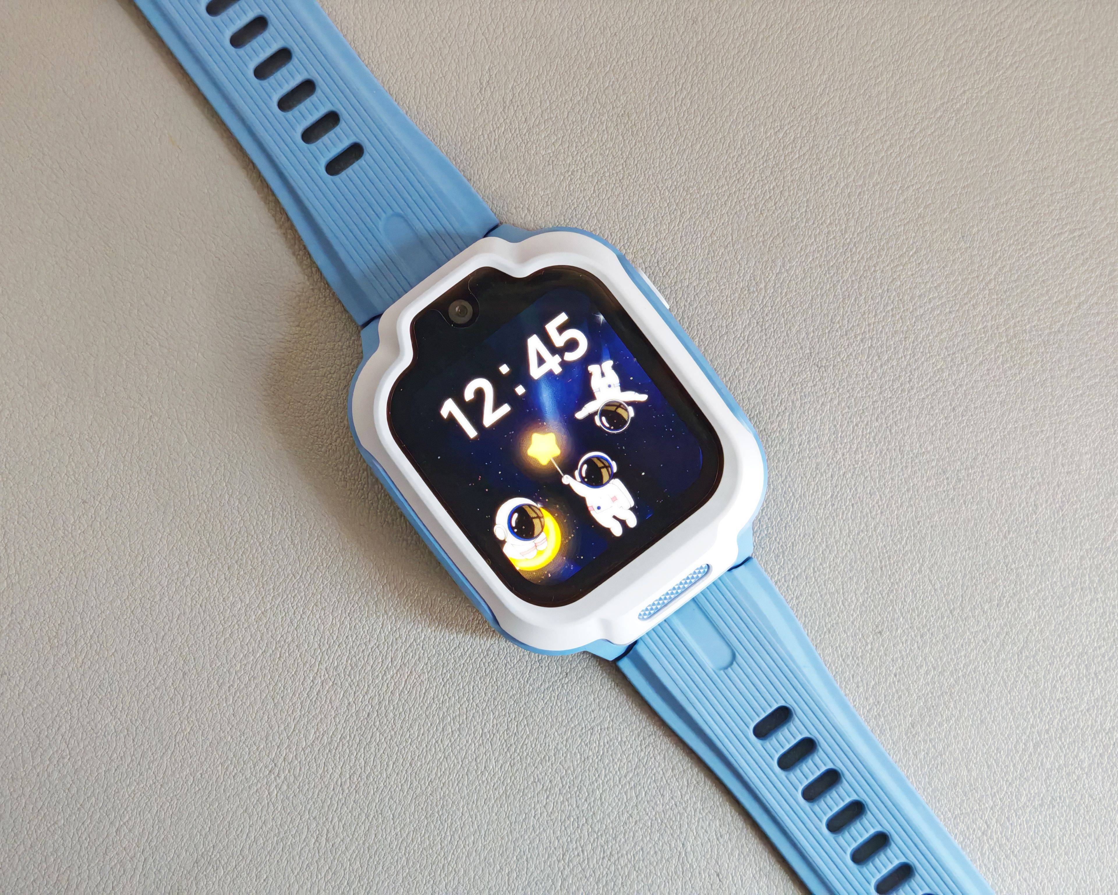 对于很多小孩来说,儿童手表早已不是仅用于通讯,内置的小爱同学,辅学