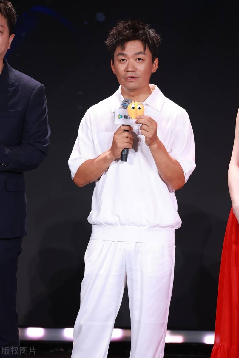 (注:本文部分细节取自王宝强自传《向前进》及公开采访,电视剧《剖靠