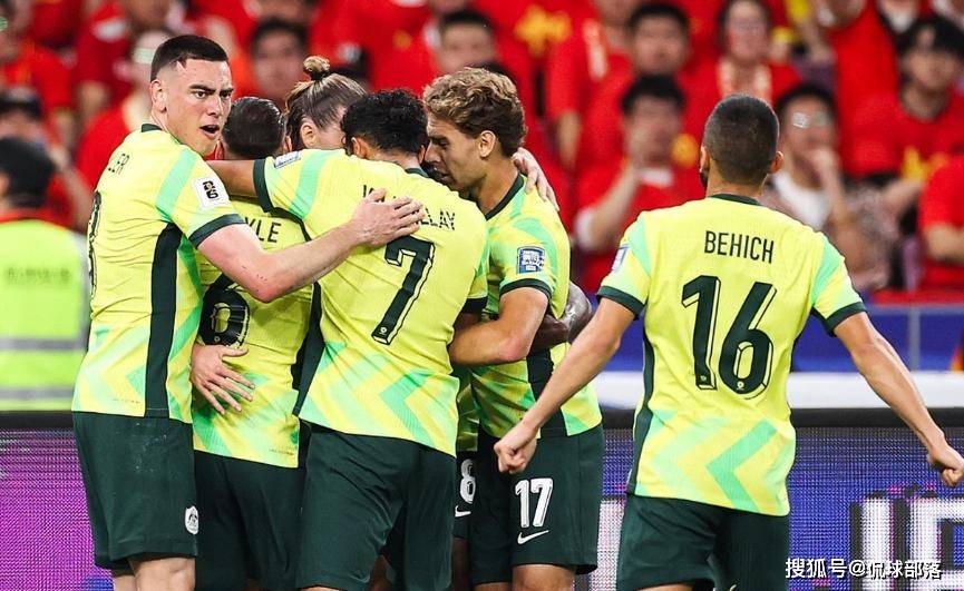 0 - 2！国足世预赛再遇挫折，出线希望渺茫！，国足主场落败，出线之路荆棘满布！