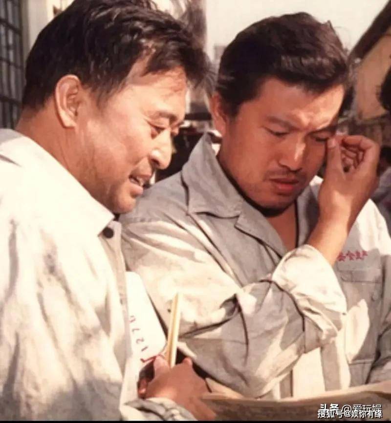 长得有辨识度,演第一部戏就红了,如今68岁快被大家遗忘了_何伟_黑皮