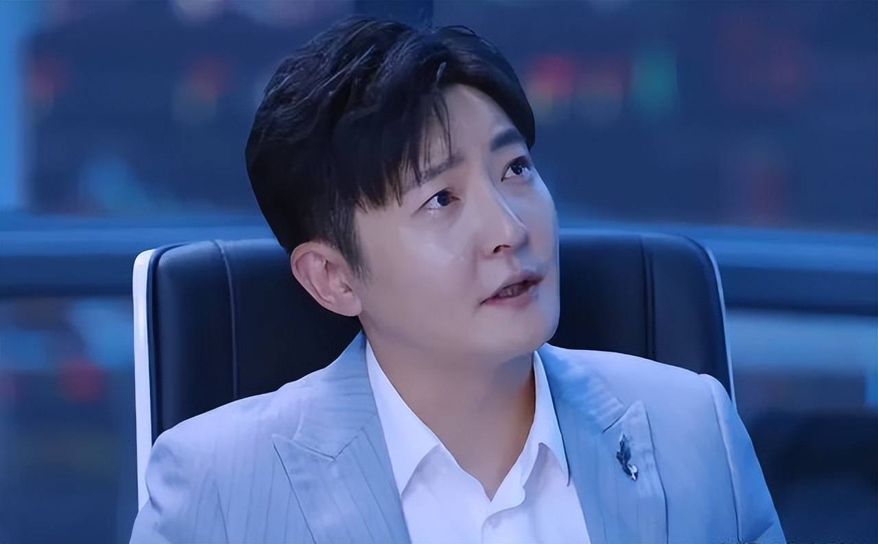 自出道以来,郭京飞以相似的发型,不同的角色在荧幕上坚持了20个年头