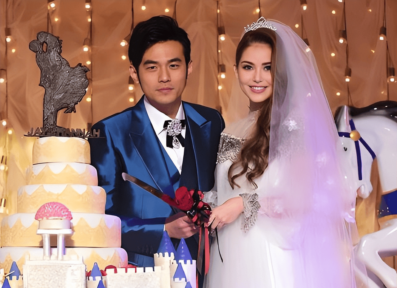 原创昆凌嫁给大14岁周杰伦办世纪婚礼4年亏损老公8个亿
