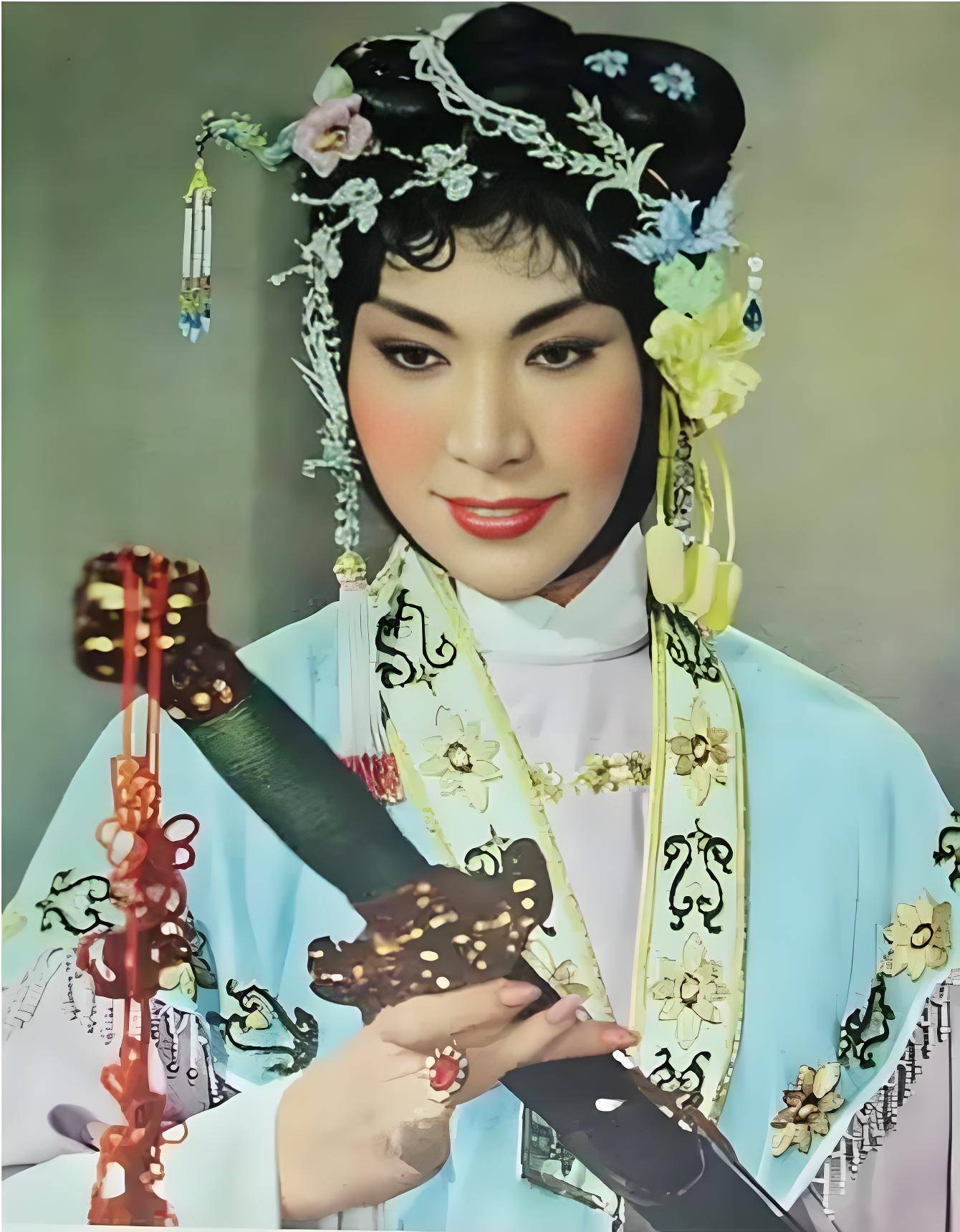 京剧名家童祥苓,为何在特殊年代揭发姐姐童芷苓?