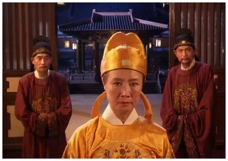 2001年,她在电视剧《走向共和》中饰演慈禧太后,这一角色成为了她晚年