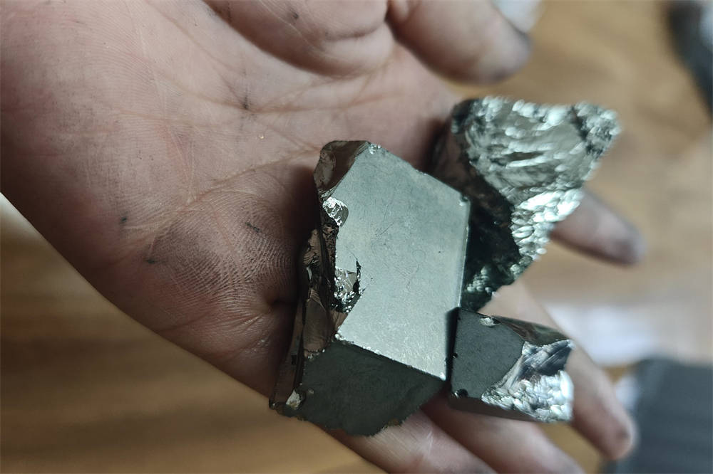锗属于金属元素吗(锗是金属还是非金属)