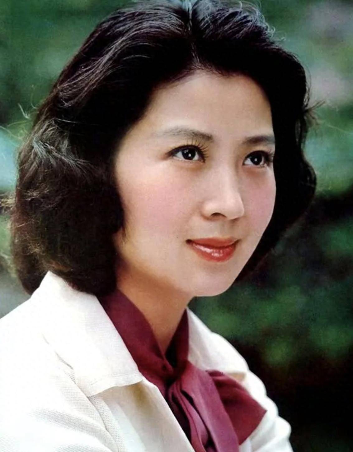 家世显赫却异常低调,为爱嫁给师兄,如今71岁的吴海燕现状如何?