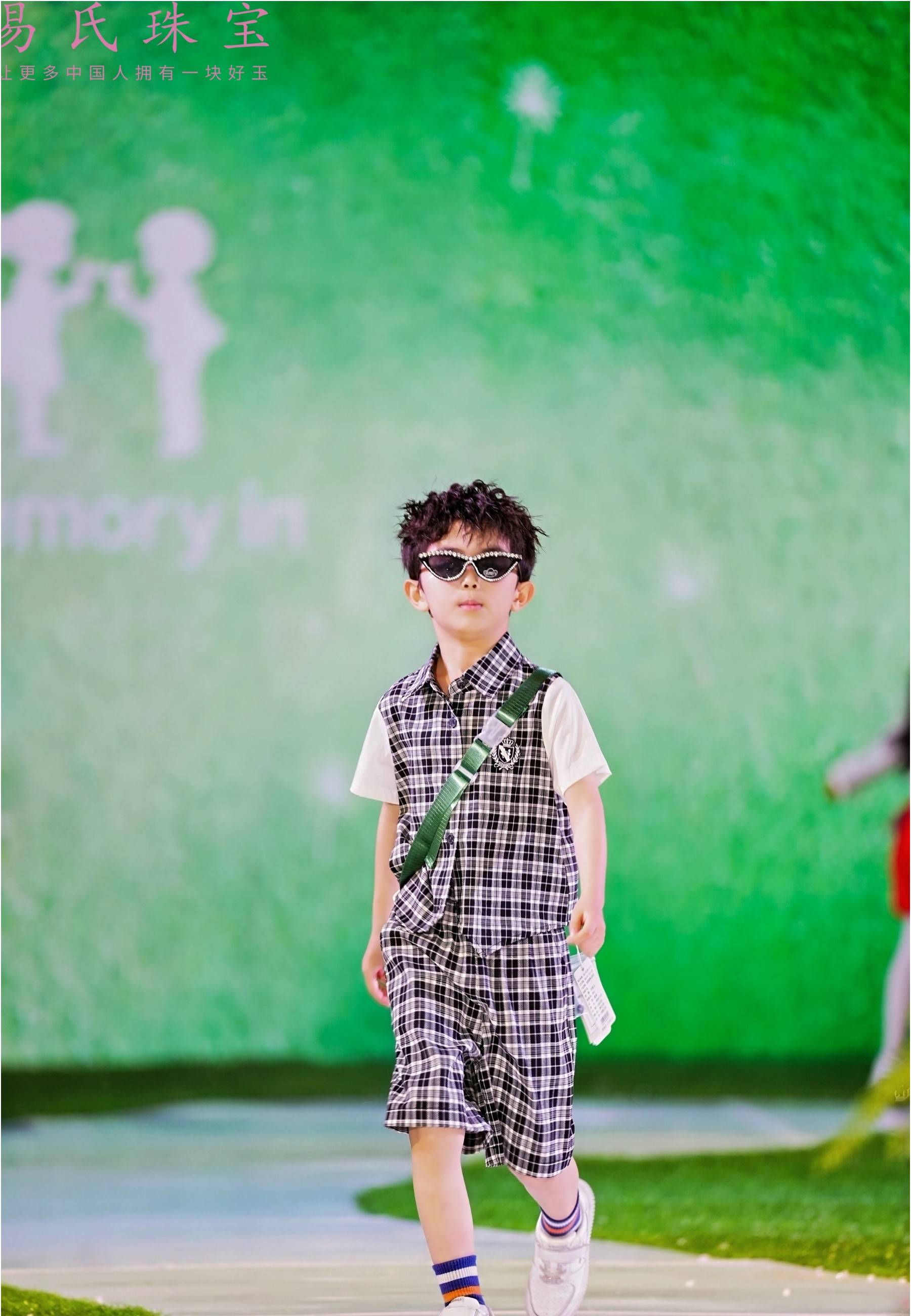 璀璨盛宴:易氏珠宝少儿模特走秀闪耀登场