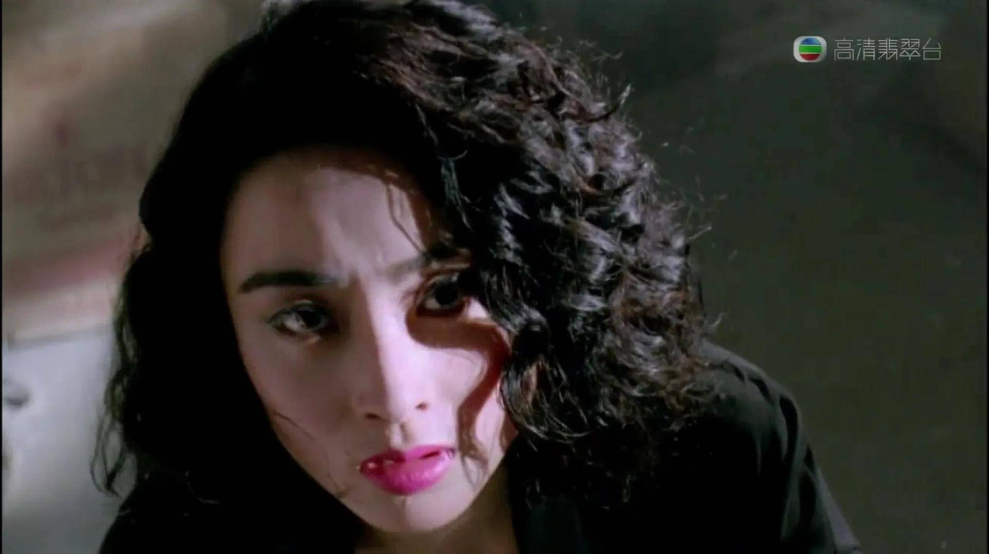 1990年8月18日,电影《赌圣》经过两个月的拍摄,借助午夜场的首映,在