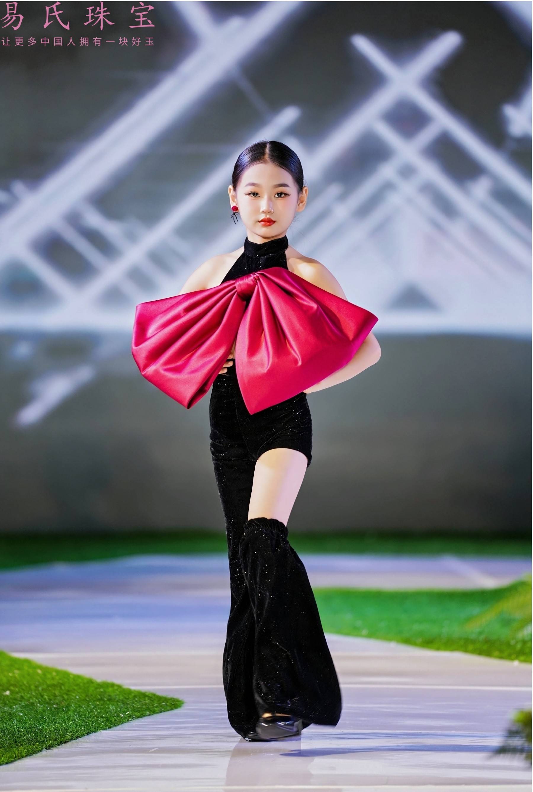 易氏珠宝 × 曼时代