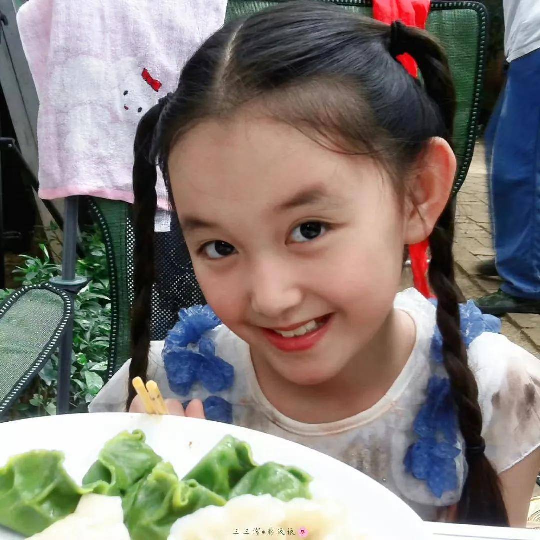 蒋依依才24岁,花期也太短了,看着一把年纪的样子,她经历了什么