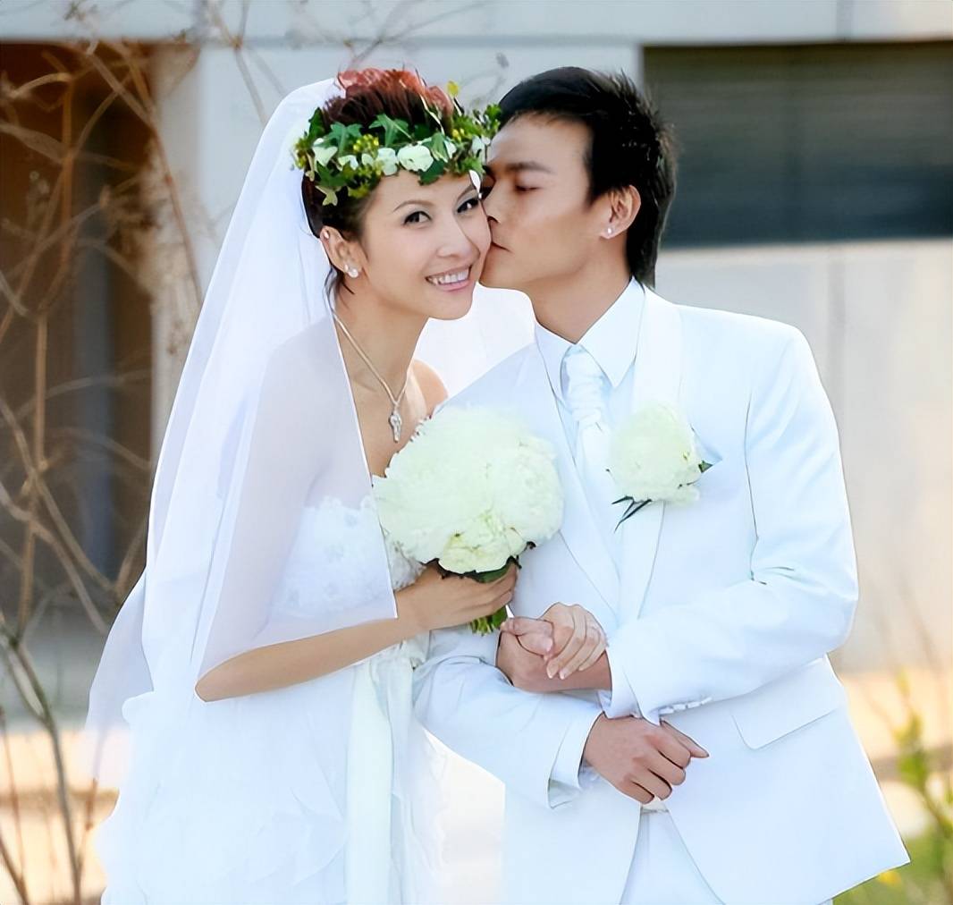 婚后17年,蔡少芬终于不装了:我没那么幸福