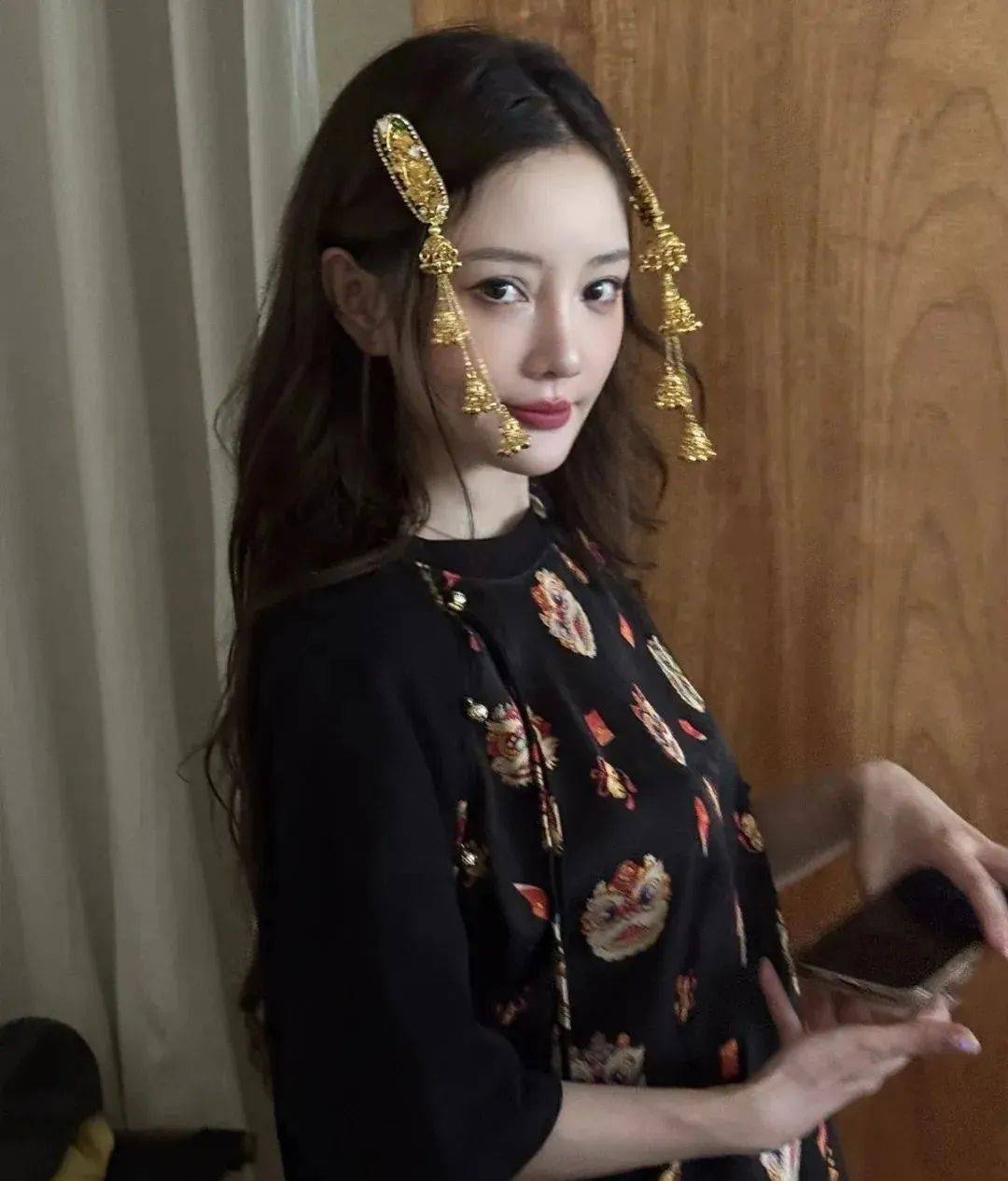 44岁李小璐离婚后彻底放飞了