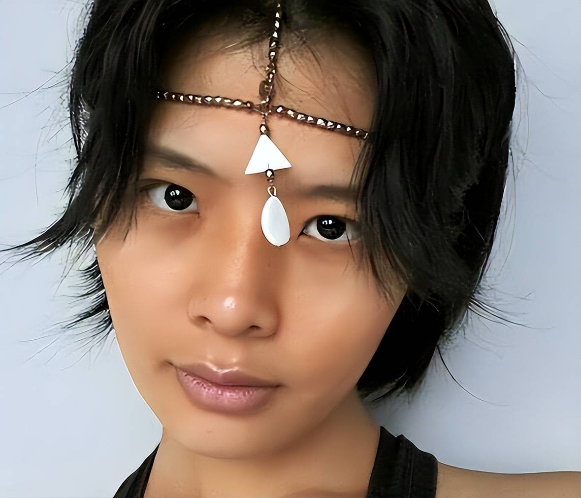 "恨国女"许可馨嫁给金发小伙,高调炫耀移民身份,曾被网友群嘲