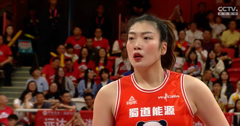 四川女篮成功扳回一城！李梦独砍24分6助攻，卫冕冠军再次崛起