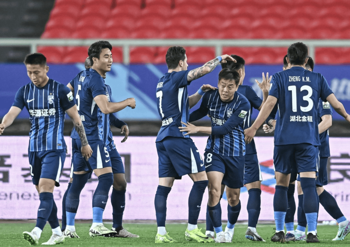 武汉三镇重振雄风，3-1力挫云南玉昆迎首胜