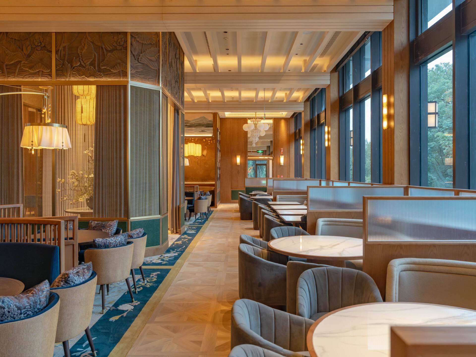 在大堂的尽头是酒店的中餐厅"金丝",在开业后这里将引入米其林或者黑