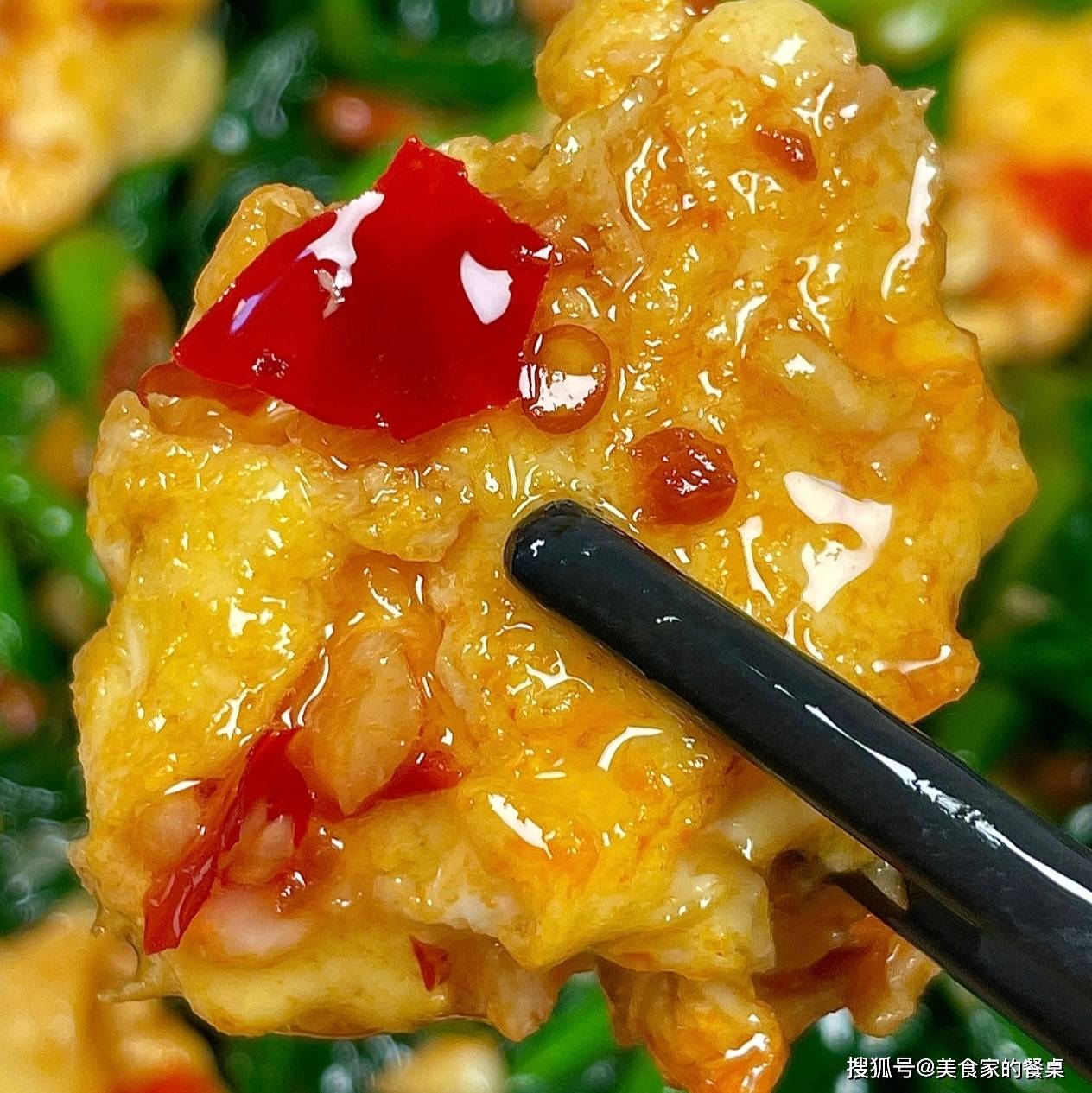 带菠菜的炒鸡蛋：春天的美味自制