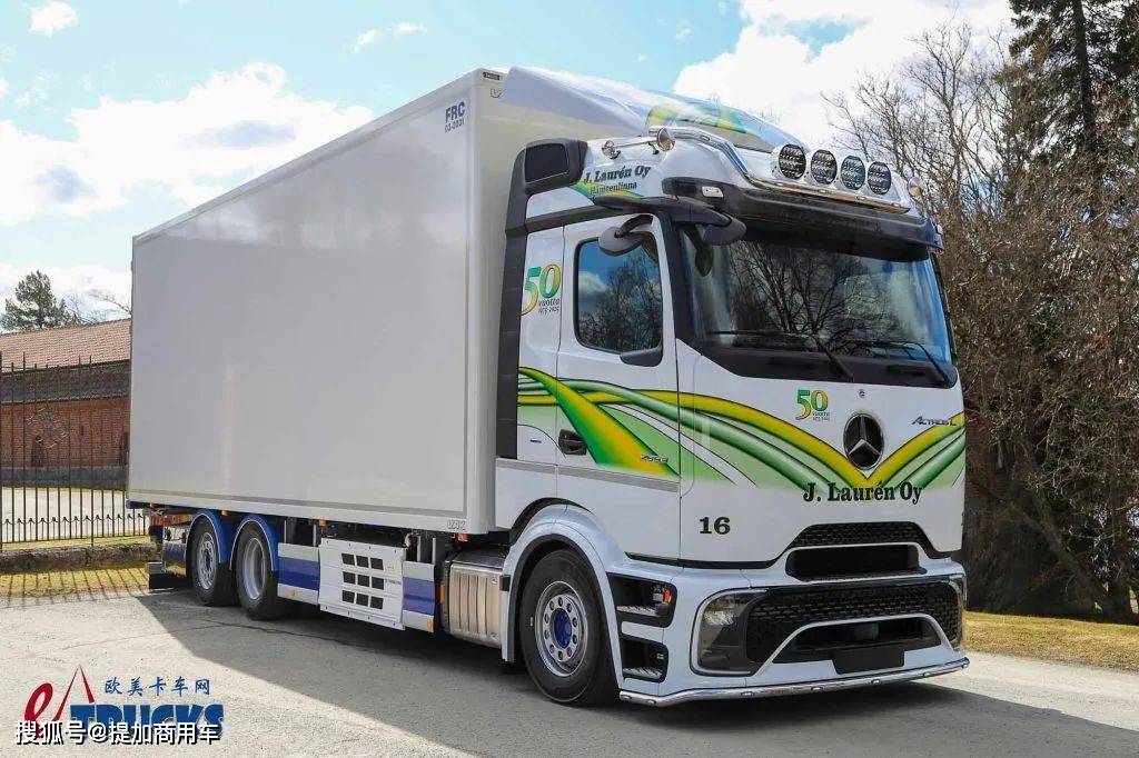低风阻外观智能内饰奔驰卡车最强战力第二代actrosl冷藏车实拍