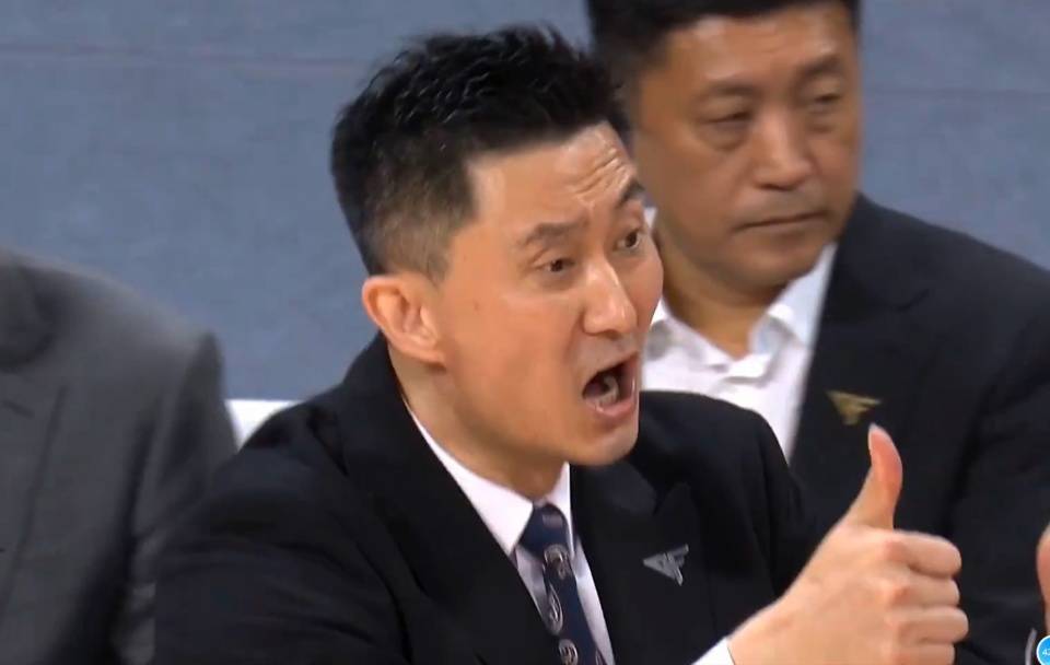 杨鸣赛后给杜锋“挖坑”，辽宁媒体开始整活，广东宏远难了！