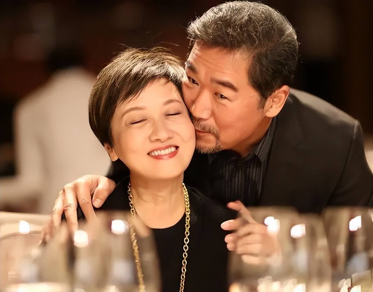 有一种"算计"叫邓婕,终于明白她为何不生孩子也要嫁给张国立