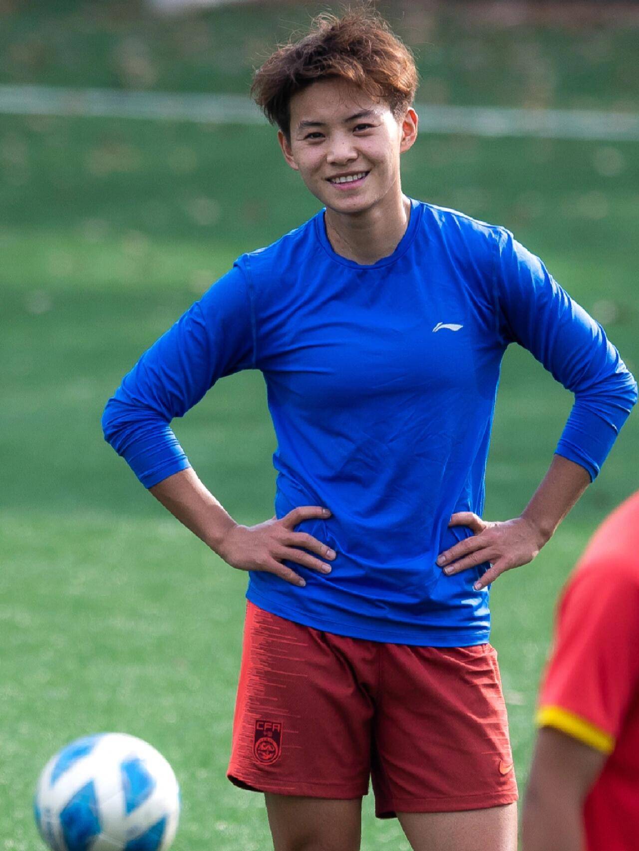 女足王霜参加《乘风破浪的姐姐》路透 体育精神碰撞舞台魅力