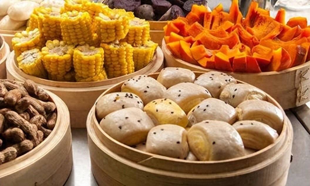 如果您吃的更多，则6种订书钉食品会更薄。蒸的