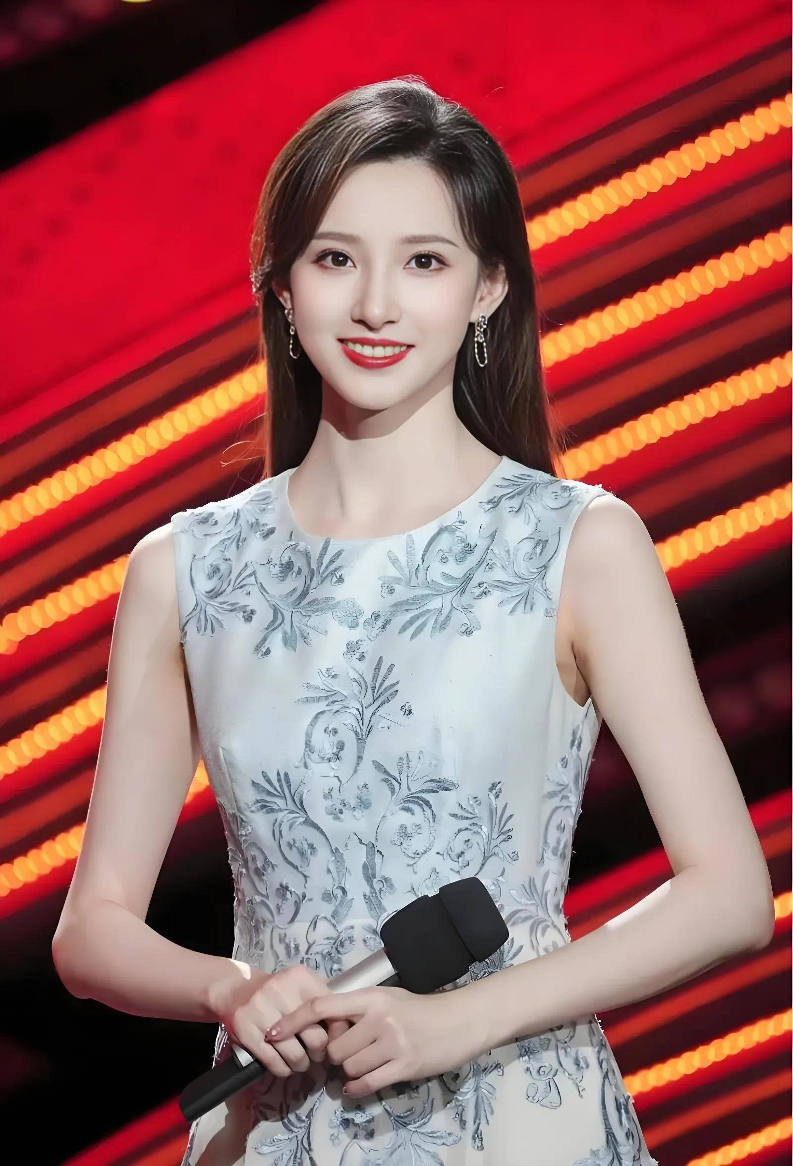 央视十大美女主持人,颜值与才华并存,你最喜欢哪一位?