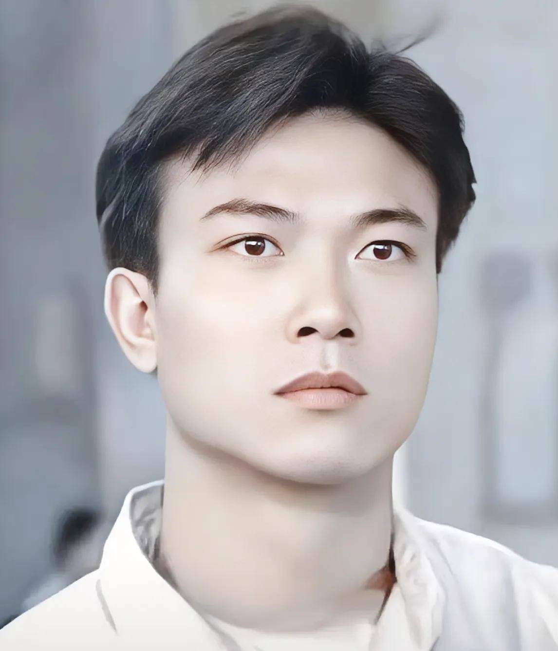 港片10 位荧屏帅哥,年轻时的帅气应该也令好多" 少女"痴迷吧?