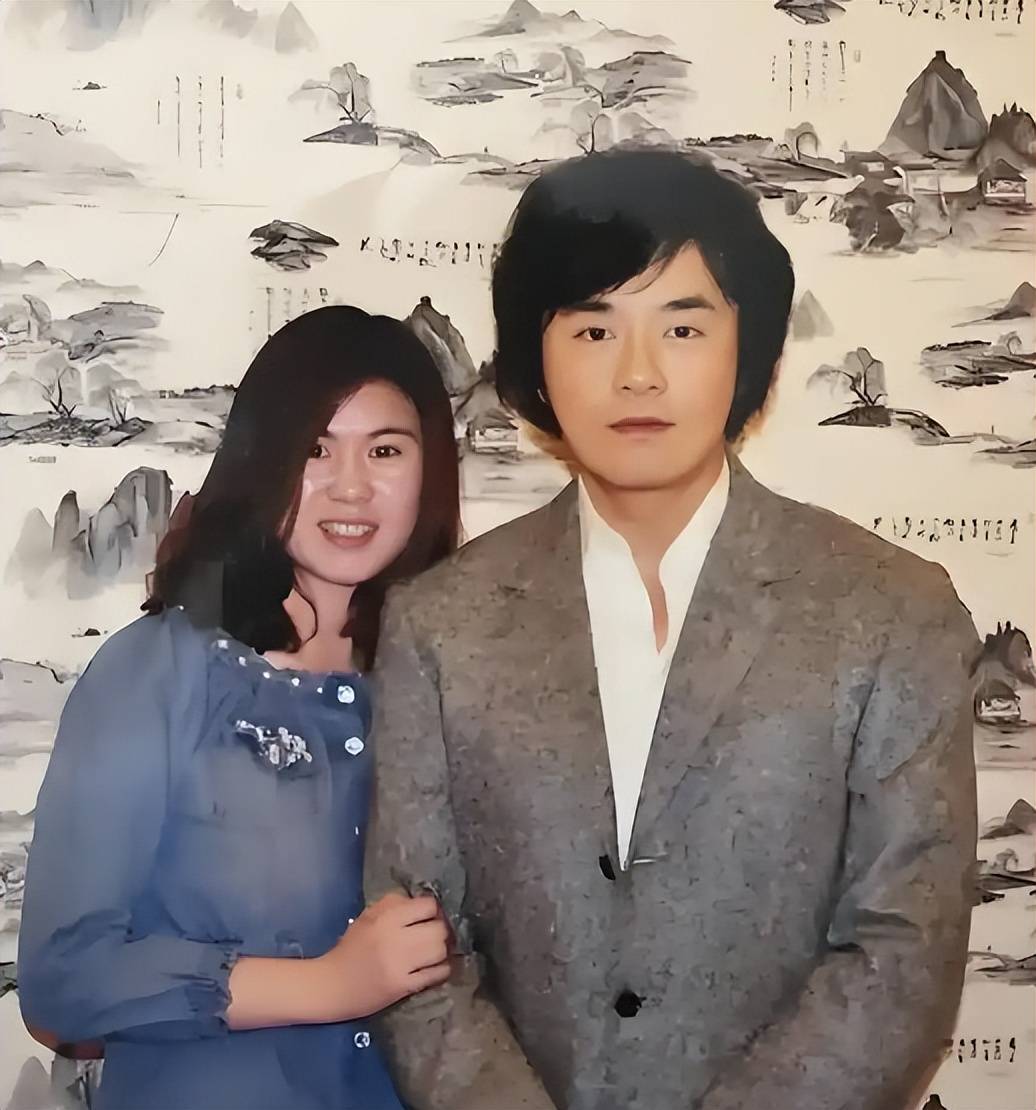 他是最干净的男歌手,出道32年零绯闻,曾同孙楠住地下室,吃泡面