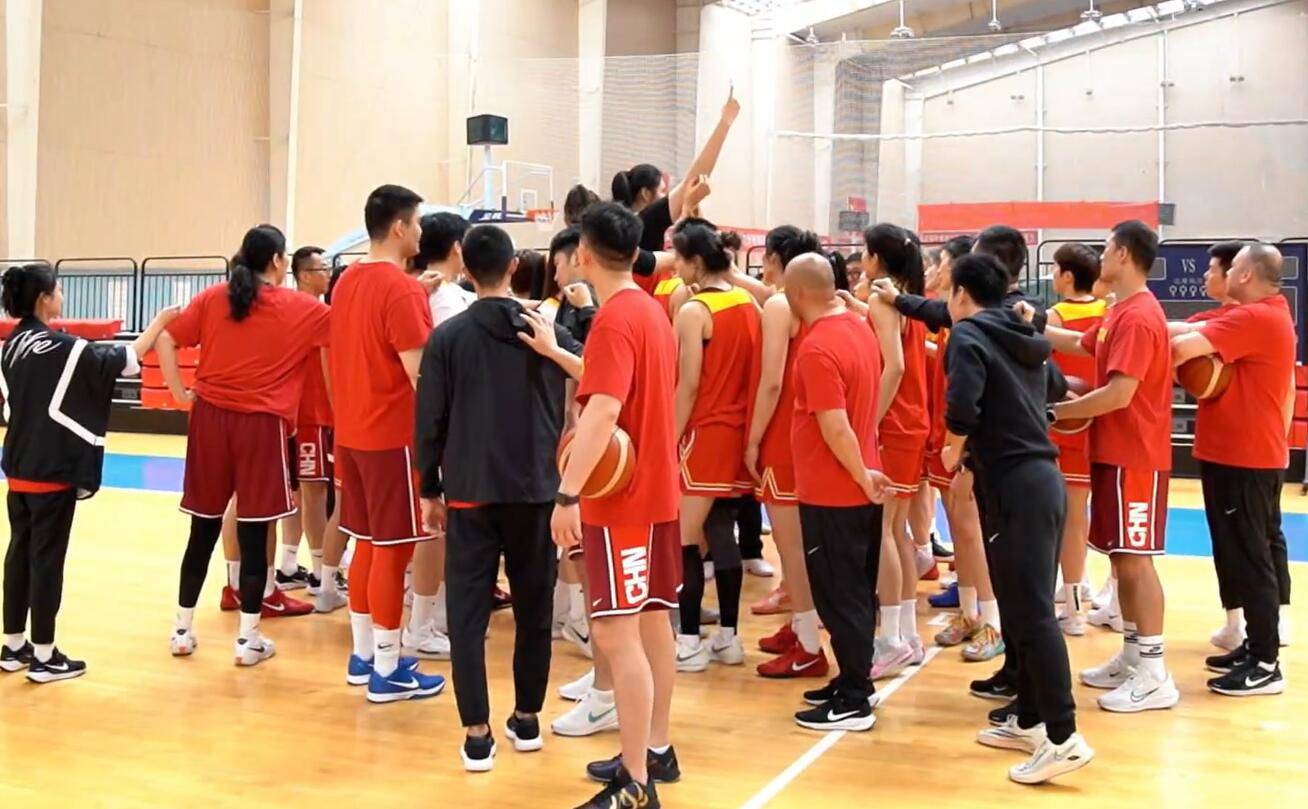 中国女篮集训亮点多，双塔组合或成王牌