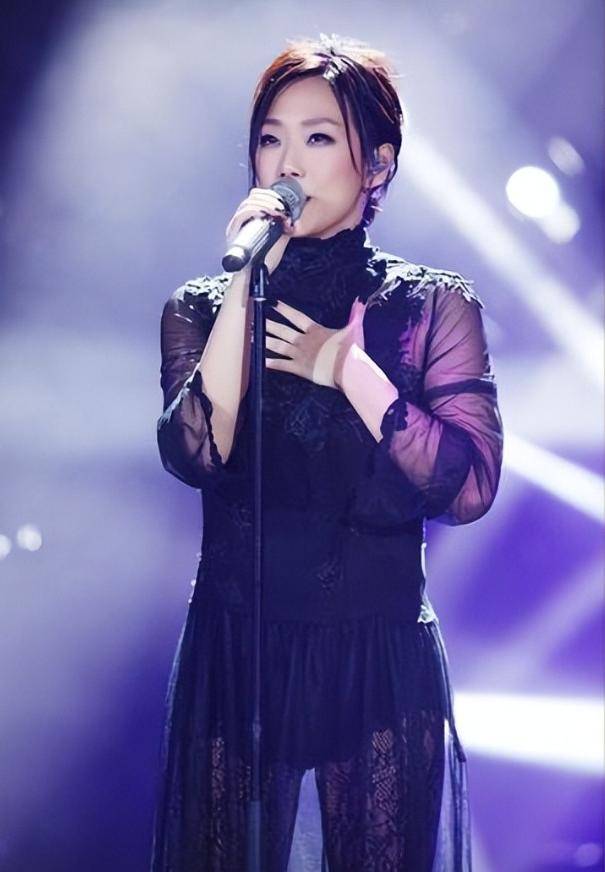 情路坎坷天后林忆莲,痴恋半生难解,58岁孤身成谜